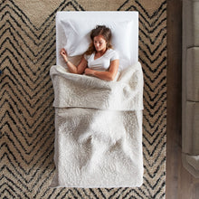 Load image into Gallery viewer, Cama plegable con suspensión Rest Haven y colchón de Memory Foam de gel de 4 pulgadas