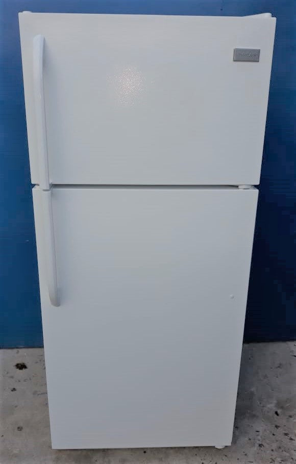 Refrigeradora basica mediana de segunda o con detalle puerta arriba puerta abajo