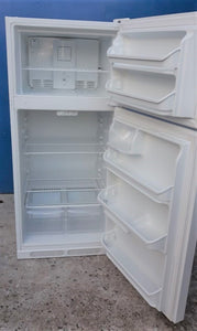 Refrigeradora basica mediana de segunda o con detalle puerta arriba puerta abajo