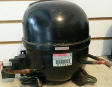 Load image into Gallery viewer, Compresor usado 1/3 GAS  MOD. DG86C15RBU6
